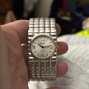 Vivani Silver Quartz Watch excellent condition easy to read face w/battery